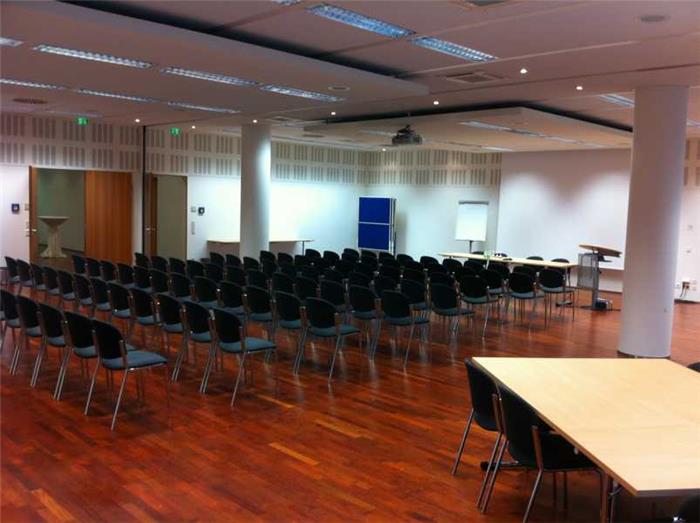 Kohl-Adenauer-Saal (Kinobestuhlung)